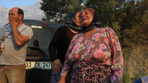 Evinin yandığını gören Hamide Teyze, gözyaşlarına boğuldu