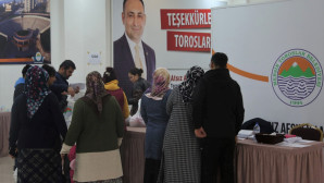 Toroslar belediyesi depremzedelerin yanında